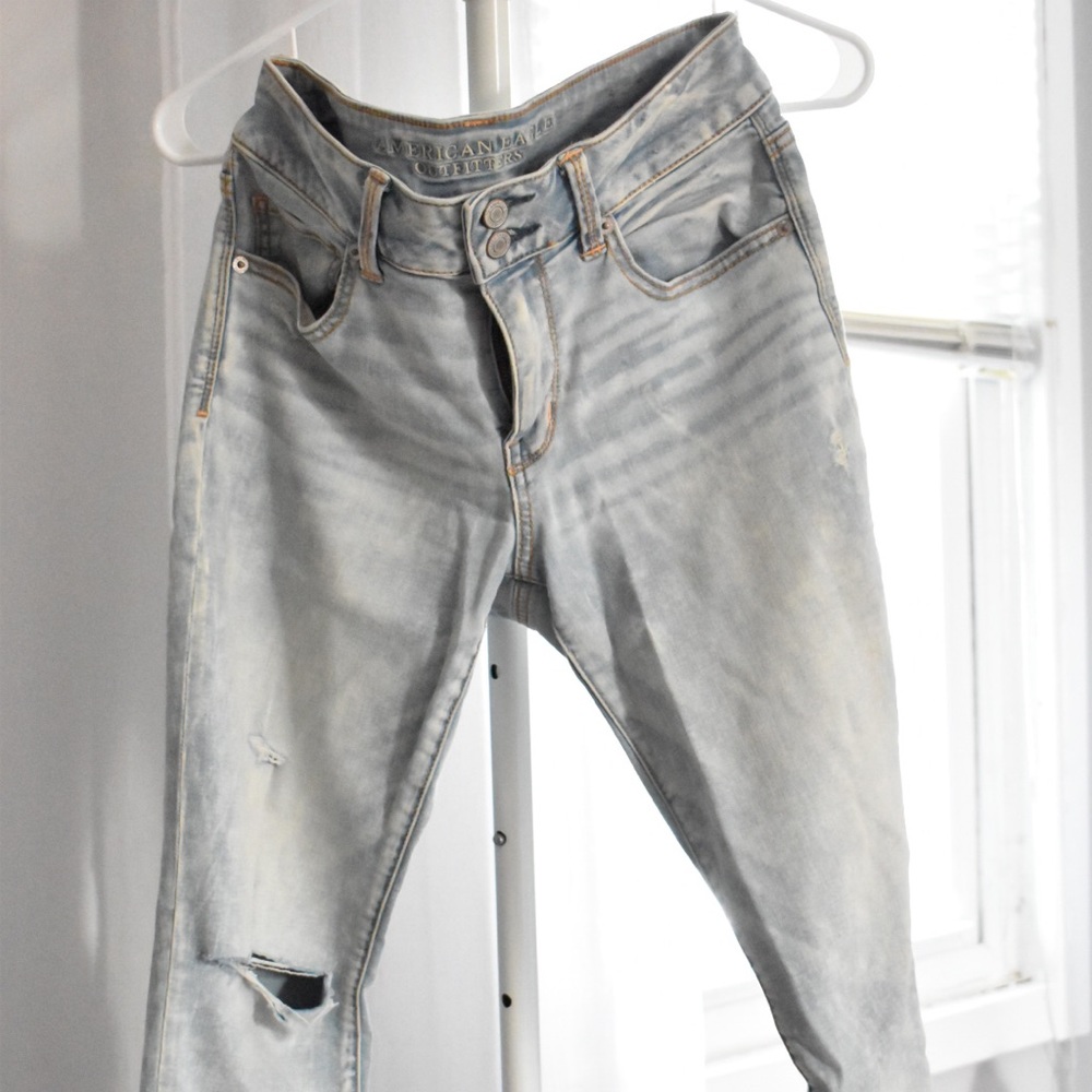 Light Wash crop cut jeans - AE - size 10